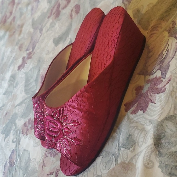 Brand new slippers for woman dressy - Picture 2 of 7